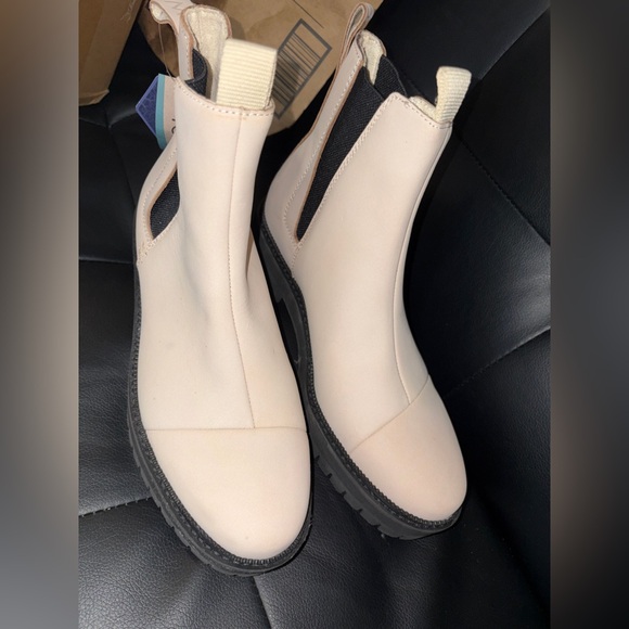 TOMS Women's Dakota Water Resistant Leather Chelsea Boots size 7.5 new - Picture 2 of 11